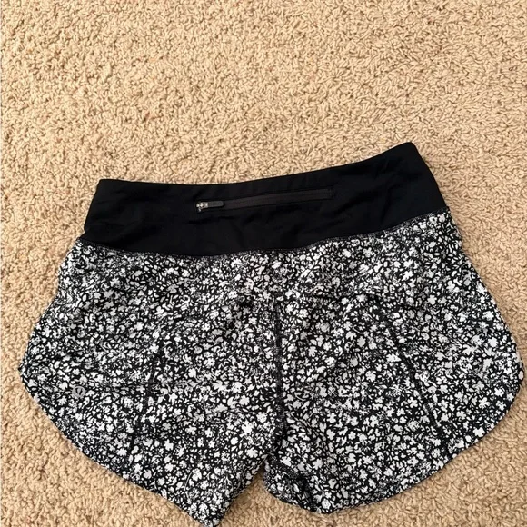Lululemon Black and White Floral Women's Shorts - Picture 2 of 4